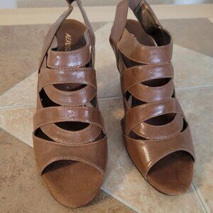 Like New Aerosoles Strappy Brown Peep Toe Size 8.5